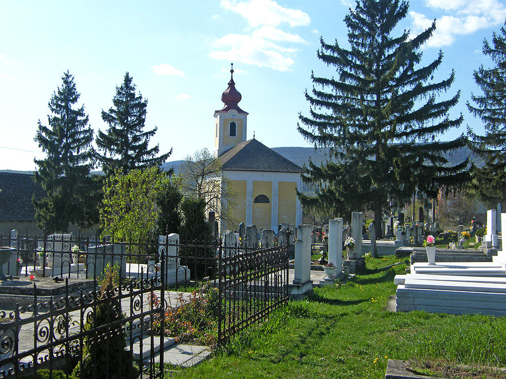 Református templom, temető oldaláról